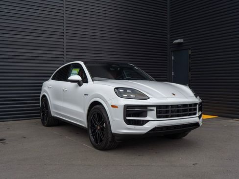 New 2026 Porsche Cayenne E-Hybrid Coupe AWD/4WD image 7