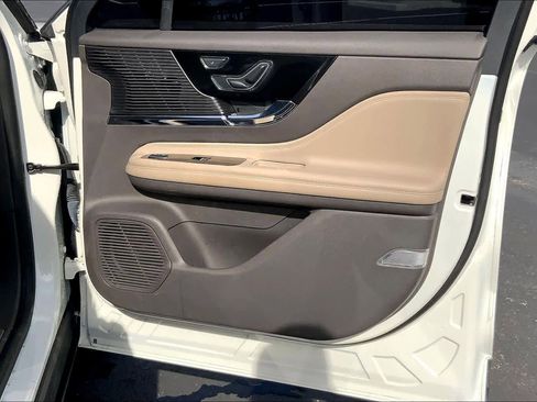 Used 2022 Lincoln Corsair Standard w/ Equipment Group 101A image 25