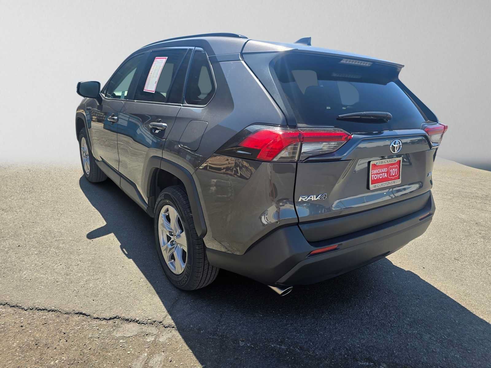 Used 2025 Toyota RAV4 XLE FWD image 5