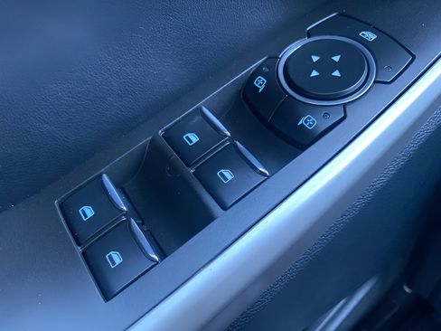 Used 2023 Ford Explorer XLT w/ Equipment Group 202A image 19