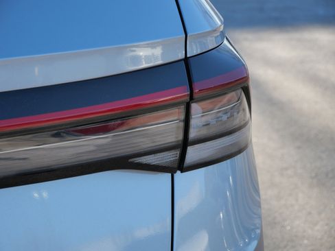 Certified 2025 Volkswagen Taos SE image 17