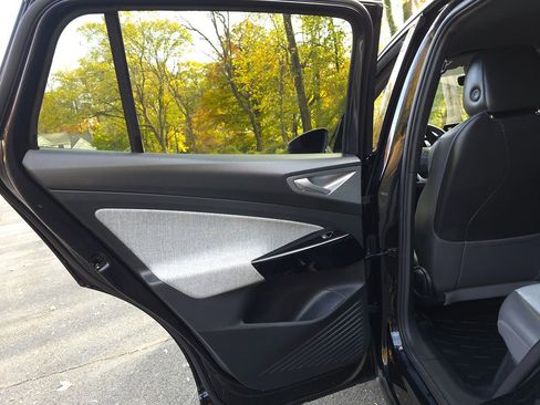 Used 2023 Volkswagen ID.4 Pro image 25