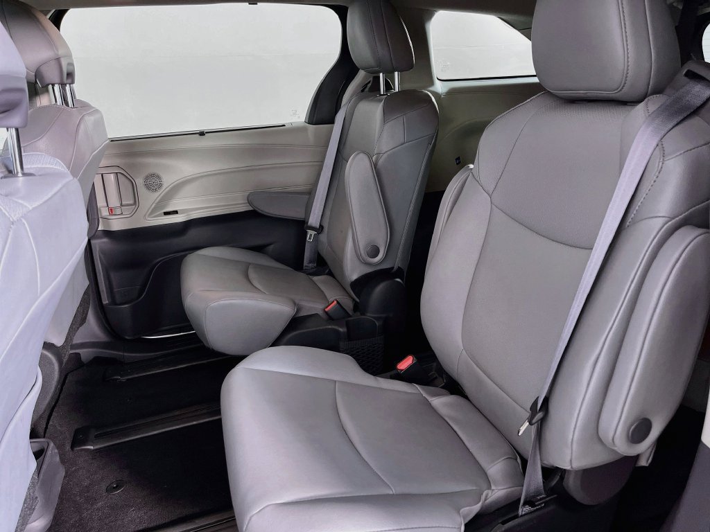Used 2023 Toyota Sienna XLE AWD/4WD image 28