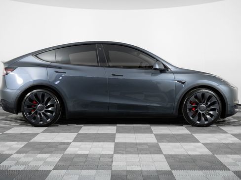 Used 2022 Tesla Model Y Performance image 9