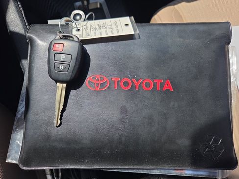 Used 2015 Toyota RAV4 XLE image 38
