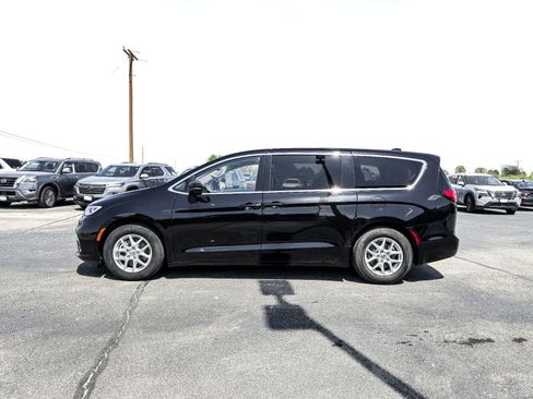 Used 2024 Chrysler Pacifica Touring-L FWD image 13