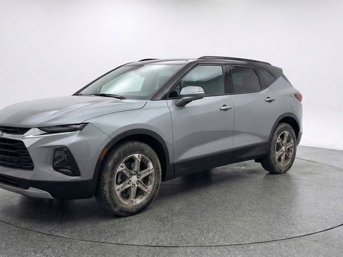 Used 2025 Chevrolet Blazer LT image 3