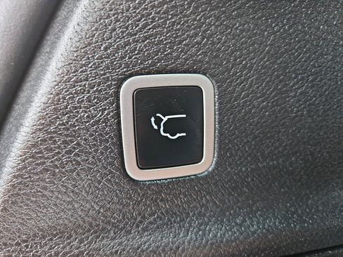 Used 2025 Chrysler Pacifica Select FWD image 21