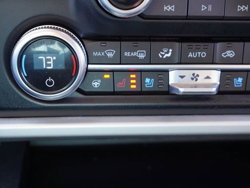 Certified 2024 Ford Expedition XLT image 32