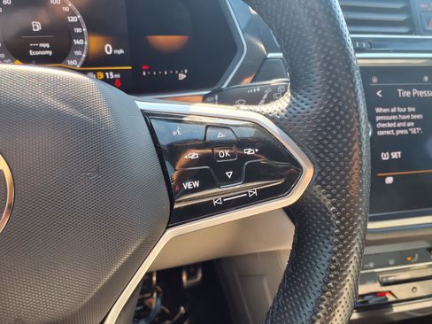 Used 2022 Volkswagen Tiguan SE R-Line image 18