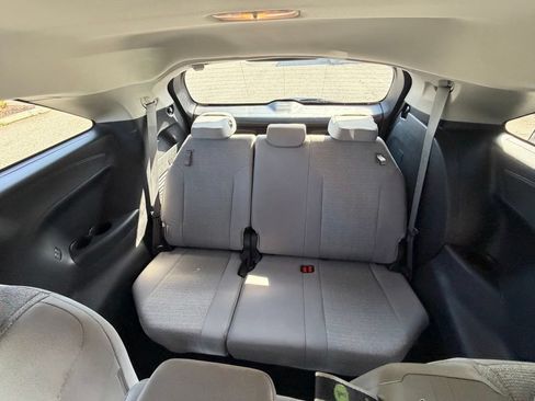 Used 2025 Toyota Sienna LE w/ LE Plus Package FWD image 18