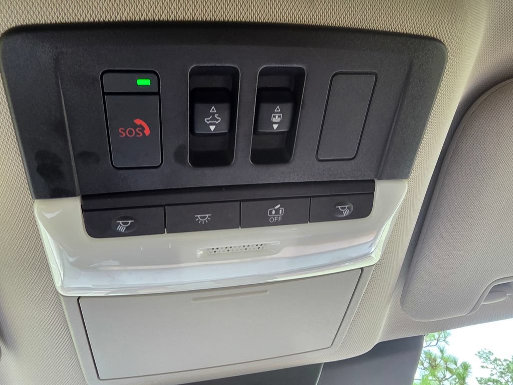 Used 2024 Nissan Pathfinder Platinum w/ Black Appearance Package FWD image 29