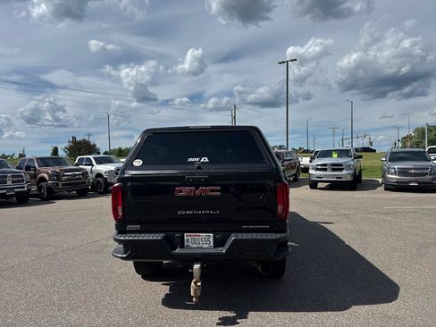 Used 2021 GMC Sierra 2500 Denali w/ Denali Black Diamond Edition AWD/4WD image 4