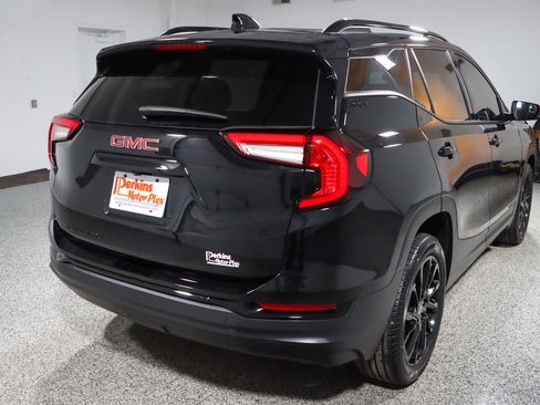 Used 2023 GMC Terrain SLT w/ Elevation Edition image 7