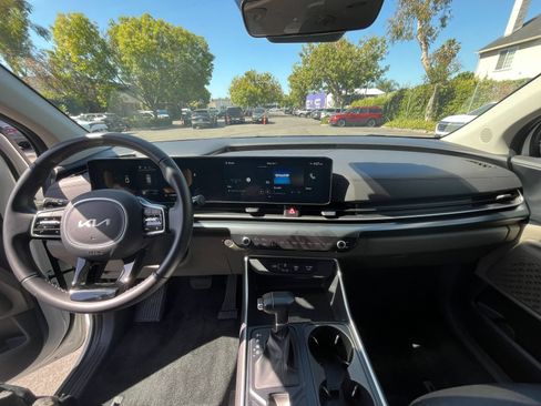 Used 2026 Kia Carnival FWD image 36