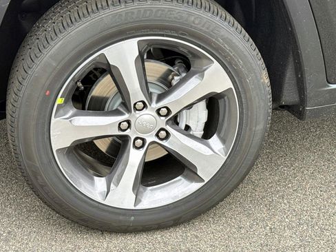 New 2025 Jeep Grand Cherokee Limited image 5