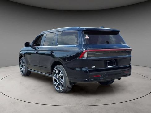 New 2027 Lincoln Navigator Reserve AWD/4WD image 3