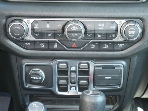 Used 2025 Jeep Gladiator Sport AWD/4WD image 15