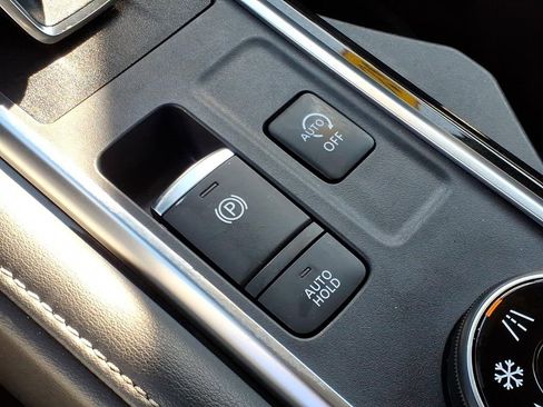 Certified 2024 Nissan Pathfinder SL AWD/4WD image 22