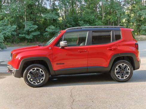 Used 2015 Jeep Renegade Trailhawk AWD/4WD image 6
