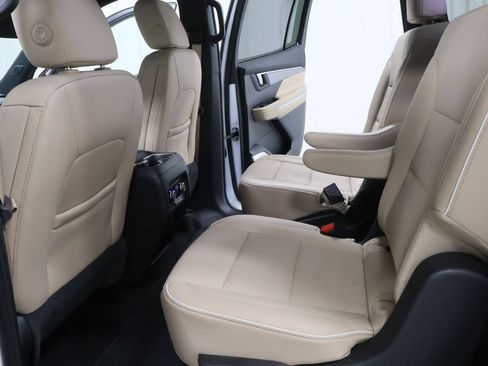 Used 2026 Buick Enclave Preferred FWD image 27