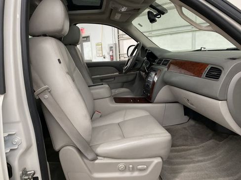 Used 2012 Chevrolet Avalanche LTZ image 20