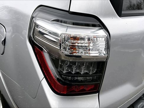 Used 2015 Toyota 4Runner SR5 image 25