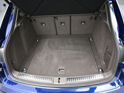 Certified 2025 Porsche Macan AWD/4WD image 33