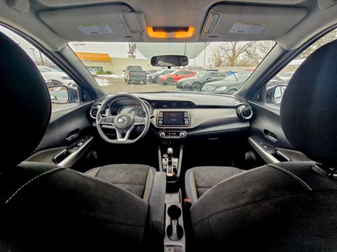 Used 2018 Nissan Kicks SV image 2