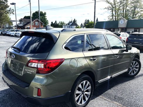 Used 2017 Subaru Outback 3.6R Touring AWD/4WD image 5