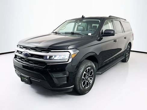 Used 2024 Ford Expedition Max XLT image 3