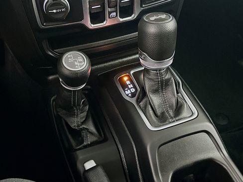 Used 2024 Jeep Wrangler Unlimited w/ Convenience Group AWD/4WD image 24