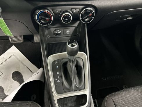 Used 2021 Hyundai Venue SE FWD image 17