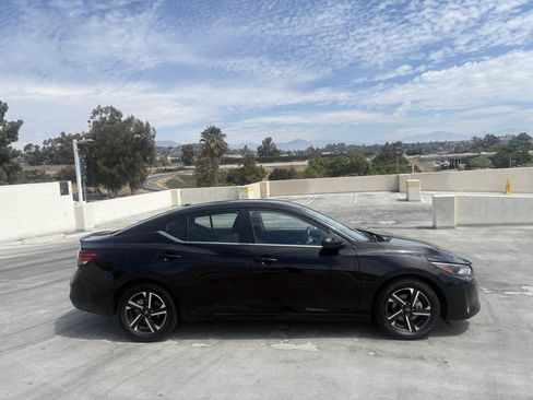 Used 2025 Nissan Sentra SV FWD image 30