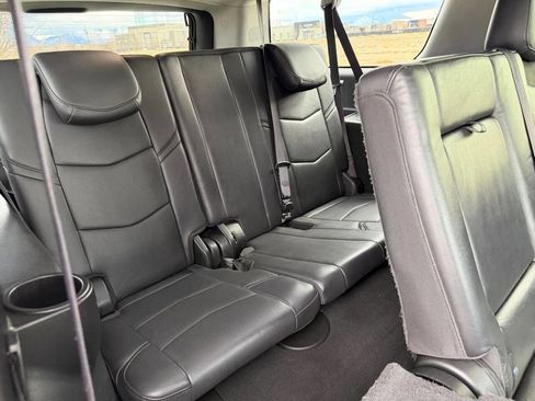 Used 2019 Cadillac Escalade ESV Premium Luxury image 19