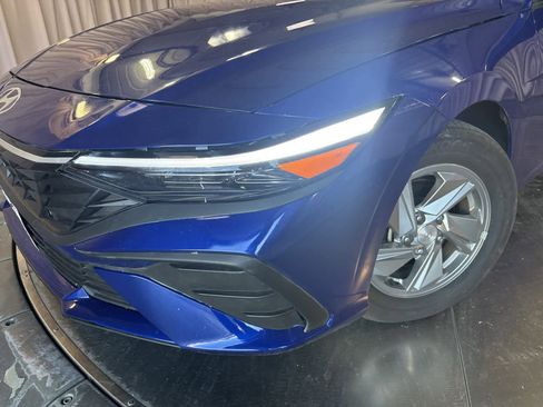 Used 2025 Hyundai Elantra SE image 9