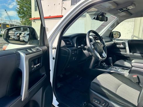 Certified 2022 Toyota 4Runner SR5 AWD/4WD image 9