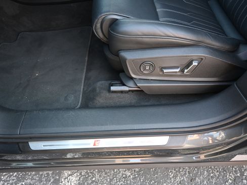 Used 2021 Audi e-tron Prestige w/ Prestige Package image 20