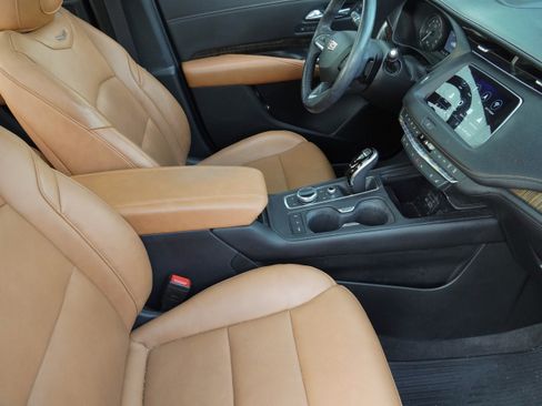 Used 2020 Cadillac XT4 Premium Luxury FWD image 12