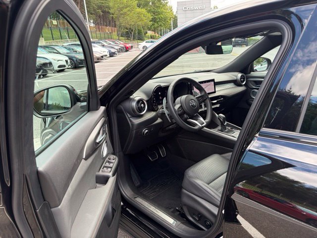 Used 2025 Alfa Romeo Tonale w/ Premium Package AWD/4WD image 18