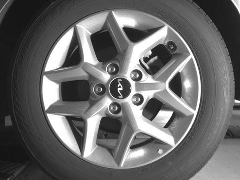Used 2025 Kia Soul LX w/ LX Technology Package FWD image 14