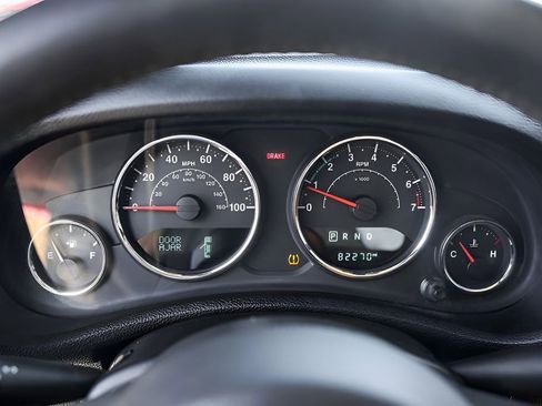 Used 2015 Jeep Wrangler Unlimited Sahara w/ Connectivity Group AWD/4WD image 15