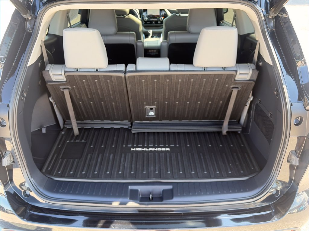 Used 2023 Toyota Highlander XLE AWD/4WD image 23