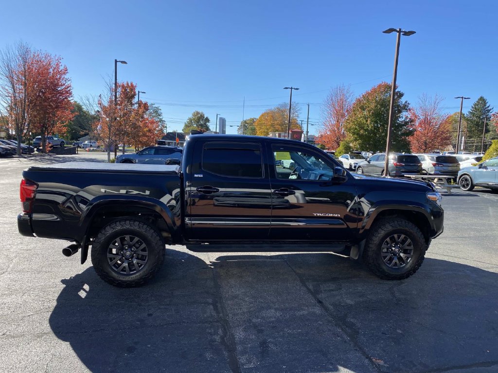 Used 2022 Toyota Tacoma SR5 AWD/4WD image 8
