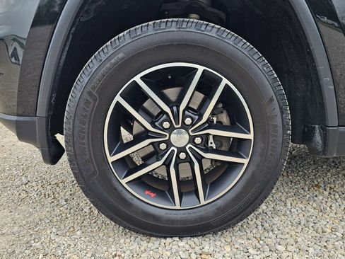 Used 2017 Jeep Grand Cherokee Trailhawk AWD/4WD image 10