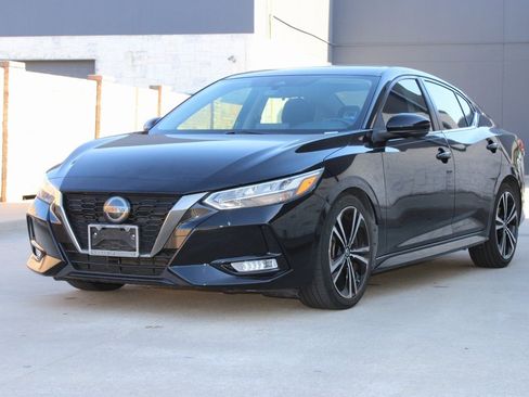 Used 2020 Nissan Sentra SR image 2