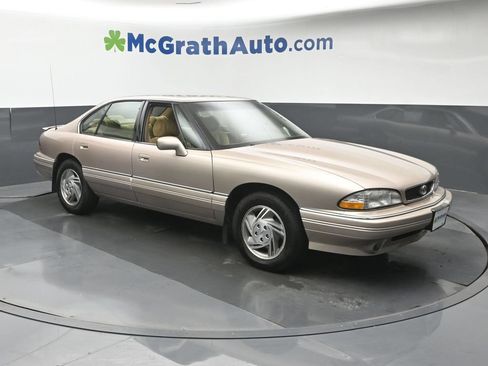 Used 1995 Pontiac Bonneville SE FWD image 2
