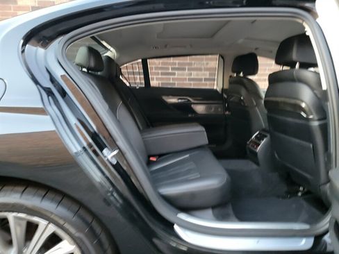 Used 2017 BMW 750Li xDrive image 18