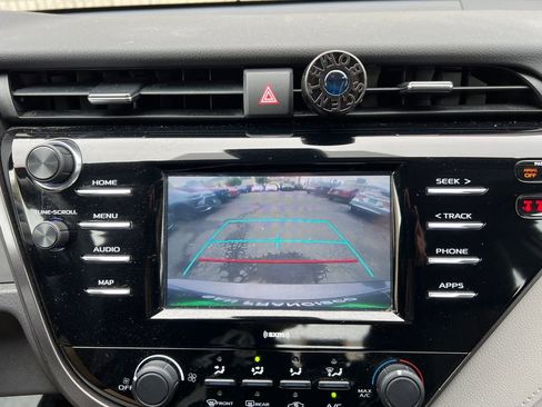 Used 2020 Toyota Camry LE image 29