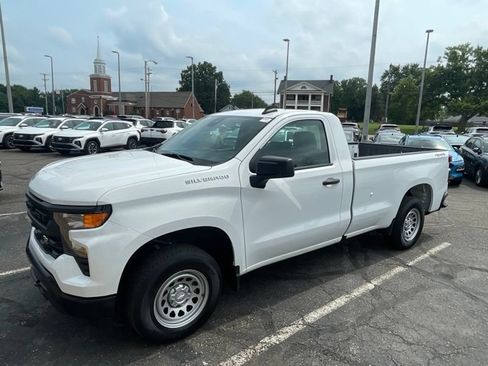 Used 2024 Chevrolet Silverado 1500 W/T w/ Trailering Package AWD/4WD image 2